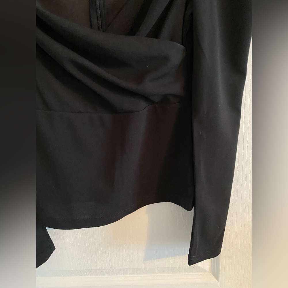 Black Top- Never Worn - Picture 5 of 6